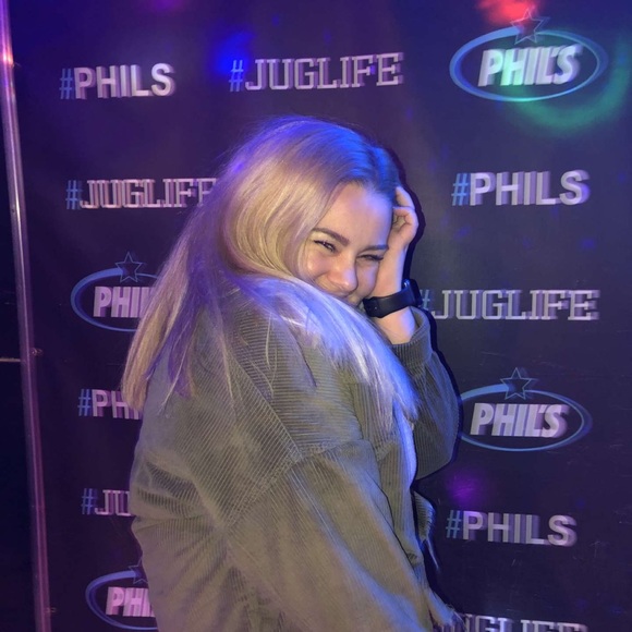 Meet your Posher, Amber - Picture 1 of 1